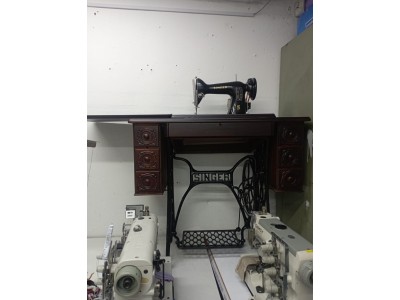 MUEBLE DE COLECCION FAMILIAR DE 7 GAVETAS PATAS DE ARAÑA