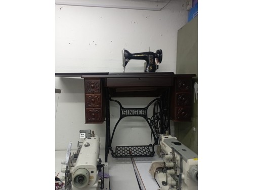 MUEBLE DE COLECCION FAMILIAR DE 7 GAVETAS PATAS DE ARAÑA